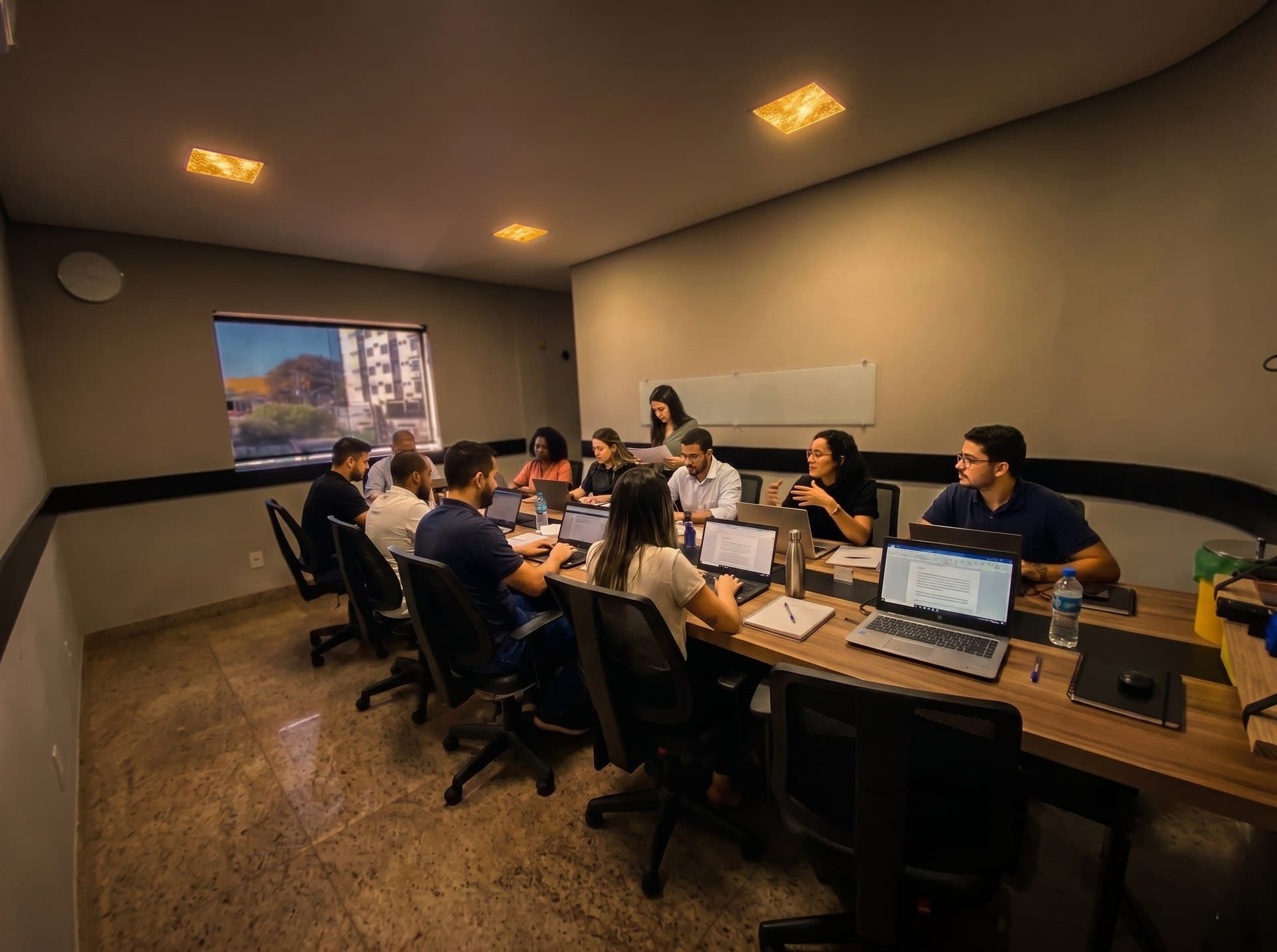 Sala de Reunião, Mr. Job Hub